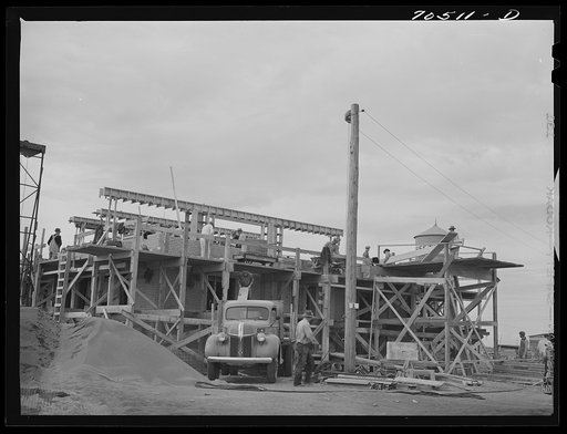 Construction work on headquarters building at the Umatilla ordnance depot. Hermiston, Oregon.