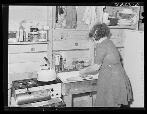Housing for workmen and their families at the Umatilla ordnance depot. Hermiston, Oregon