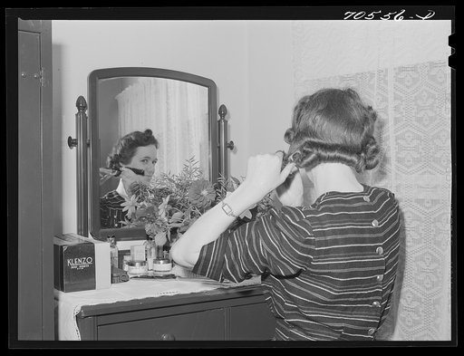 Room in FSA (Farm Security Administration) dormitories occupied by women who work at the Navy shipyards. Bremerton, Washington