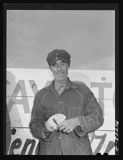 Contestant in cornhusking contest. Ontario, Oregon