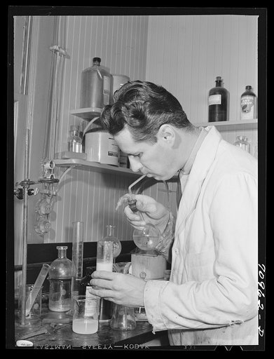 Salinas, California. Intercontinental Rubber Producers. Harry Baucher, head chemist, works in the company laboratory on deresinating tests. With deresinating equipment now under construction at the Salinas farm, rubber from guayule will be suitable for ninety percent of all uses of plantation or tre