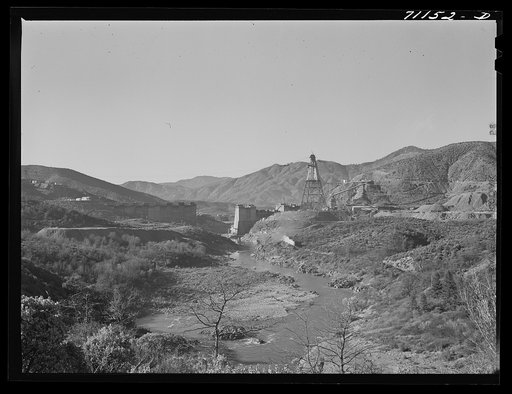 Untitled photo, possibly related to: Construction of Shasta Dam. Shasta County, California