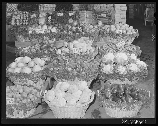 Porterville, California. Vegetable stand