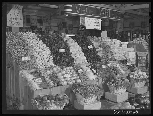 Porterville, California. Vegetable stand