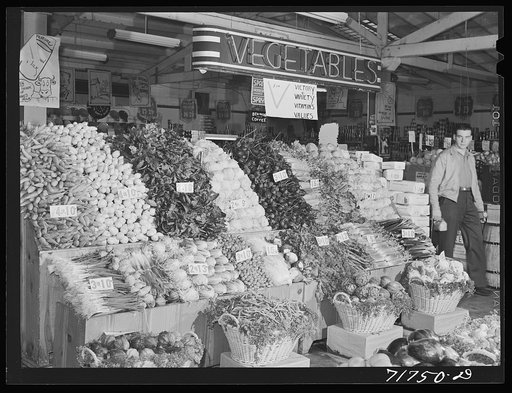 Porterville, California. Vegetable stand