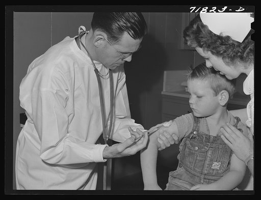 Woodville, California. FSA (Farm Security Administration) farm workers' community. The clinic