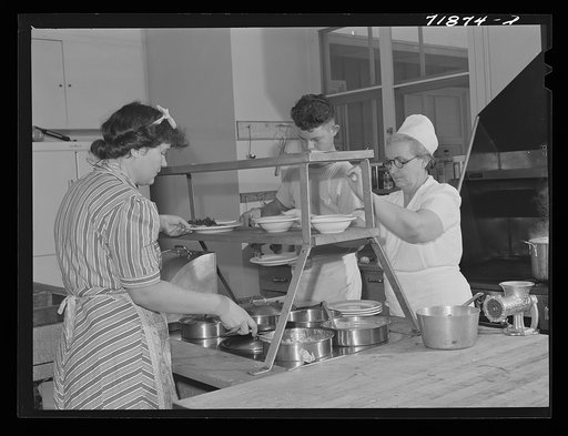 Eleven Mile Corner, Arizona. Cairns General Hospital. FSA (Farm Security Administration) farm workers' community. Preparing lunch. NYA (National Youth Administration) girls help in kitchen