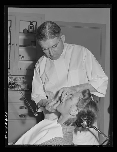 Dental clinic at the Cairns General Hospital at the FSA (Farm Security Administration) farm workers' community. Eleven Mile Corner, Arizona