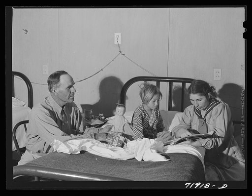 Eleven Mile Corner, Arizona. Cairns General Hospital, FSA (Farm Security Administration) farm workers' community. Visitors hour
