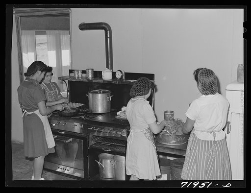 Eleven Mile Corner, Arizona. Cairns General Hospital, FSA (Farm Security Administration) farm workers' community. National Youth Administration girls helping in the hospital kitchen