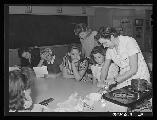 Eleven Mile Corner, Arizona. FSA (Farm Security Administration) farm workers' community. Home economics teacher demonstrating to schoolgirls the proper methods of preparing various foods