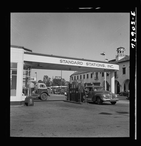 Tracy, California. Gasoline filling station