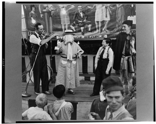 Klamath Falls, Oregon. Sideshow at the cicus