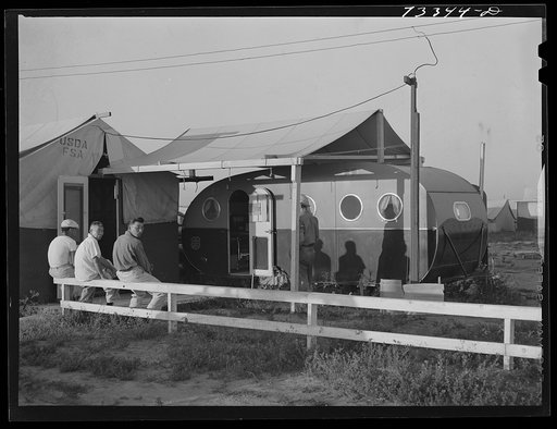 Nyssa, Oregon. FSA (Farm Security Administration) mobile camp. Japanese-Americans patronize the camp clinic