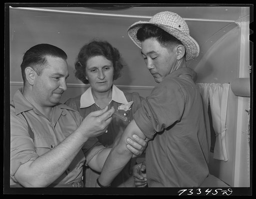 Nyssa, Oregon. FSA (Farm Security Administration) mobile camp. Japanese-Americans in the clinic