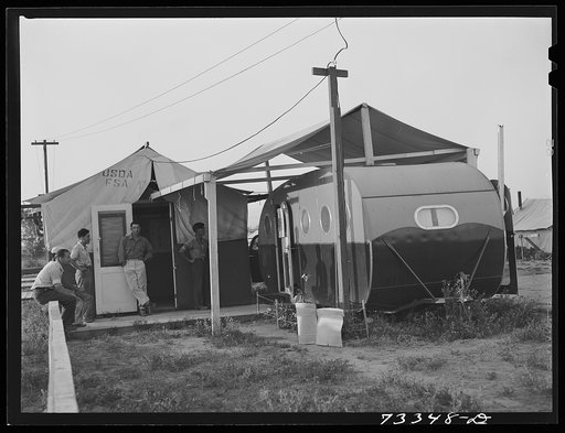 Nyssa, Oregon. FSA (Farm Security Administration) mobile camp. Japanese-Americans patronize the camp clinic