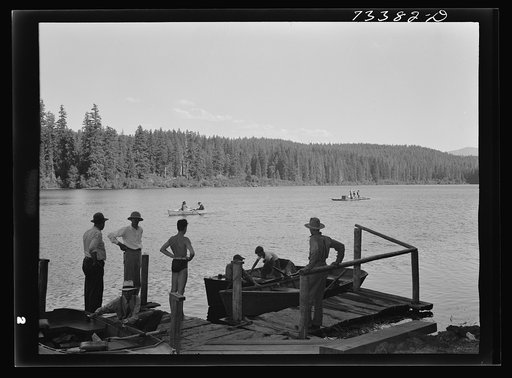 Deschutes County, Oregon. Vacationists at Davis Lake