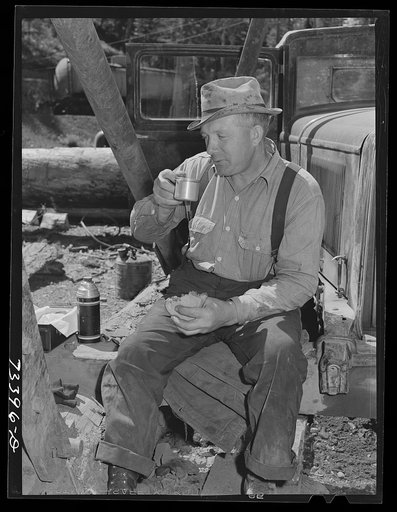 Grant County, Oregon. Malheur National Forest. Lumberjack eating lunch