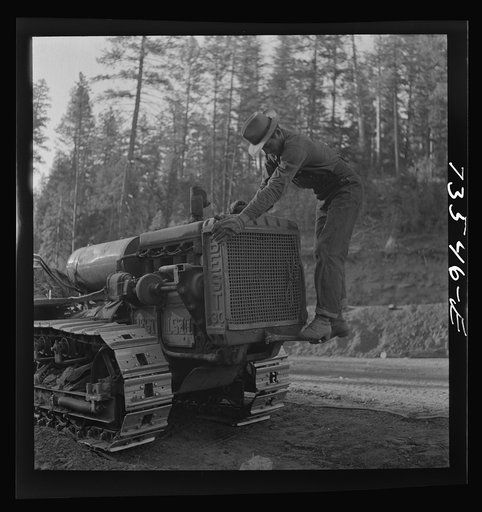 Grant County, Oregon. Malheur National Forest. Lumberjacks cranking Caterpillar tractor