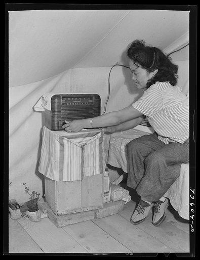 Nyssa, Oregon. FSA (Farm Security Administration) mobile camp. Tent home of Japanese-American family living at the camp