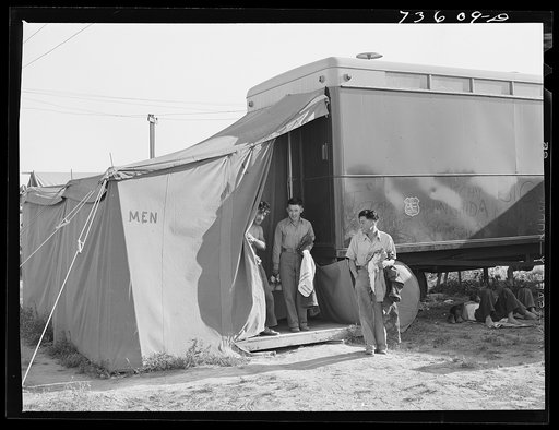 Nyssa, Oregon. FSA (Farm Security Administration) mobile camp. Shower bath