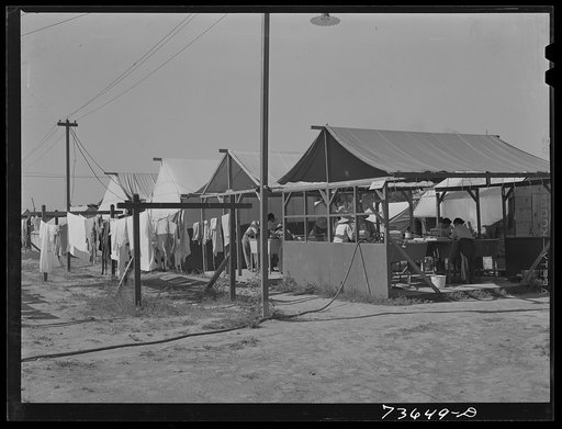 Nyssa, Oregon. FSA (Farm Security Administration) mobile camp. Laundry room