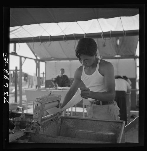 Nyssa, Oregon. FSA (Farm Security Administration) mobile camp. Laundry room