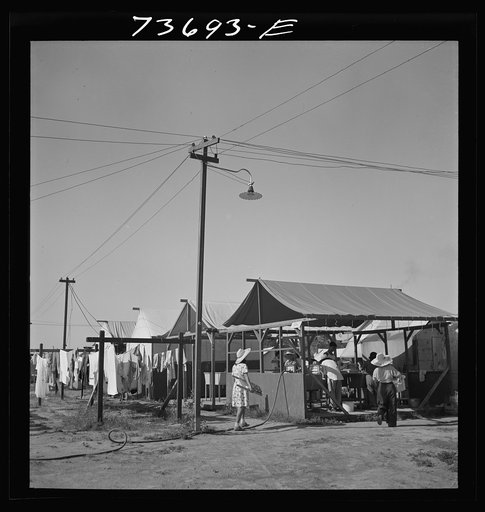 Nyssa, Oregon. FSA (Farm Security Administration) mobile camp. Laundry room