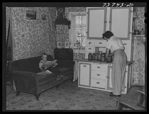 Ola, Idaho. Farm Security Adminsitration Ola self-help cooperative. Wife and child of a member
