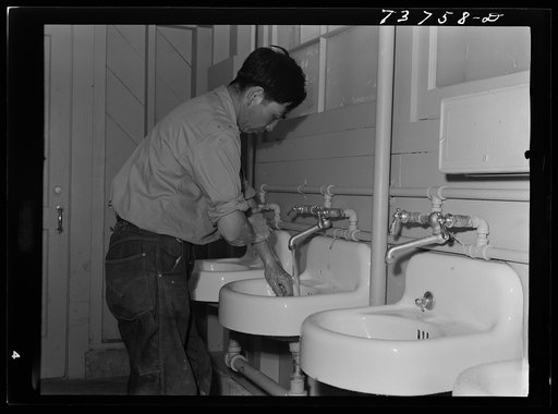 Twin Falls, Idaho. FSA (Farm Security Administration) farm workers' camp. Japanese who live at the camp. All sanitary facilities are in centrally located buildings or tents