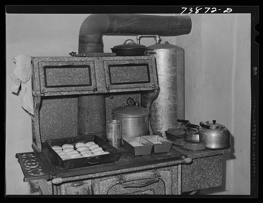 Ola, Idaho. Bread rising in the kitchen of a member of the Ola self-help cooperative