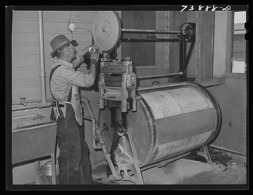 Rupert, Idaho. Former CCC (Civilian Conservation Corps) camp now under FSA (Farm Security Administration) management. Washing machine for Japanese-Americans