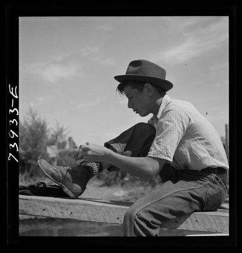 Rupert, Idaho. Schoolboy at swimming pool