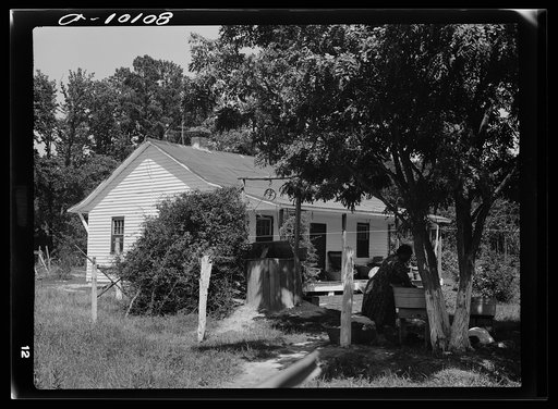 Ridge (vicinity), Saint Mary's County, Maryland. A demonstration by FSA (Farm Security Administration) supervisors to show the proper method of digging a safe well. The old dug well badly contaminated with surface water. Fine gray sand has also spoiled the water for domestic use