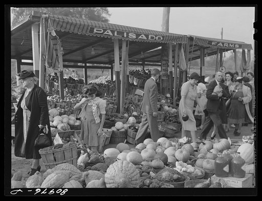 Harvest market near Windsor Locks, Connecticut