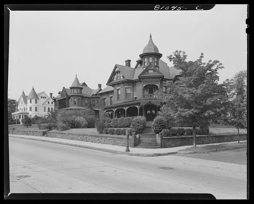 Western Holyoke is the wealthy residential district of this paper mill town on the Connecticut River, Massachusetts