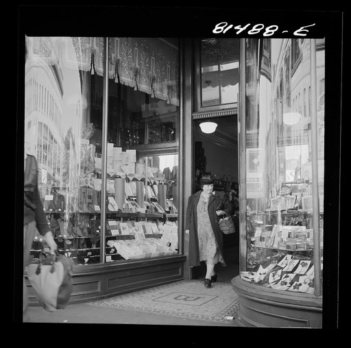 Shoppers. Amsterdam, New York