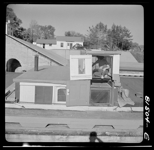 Some barges have cabins amidship which are often spacious and can accommodate a large family. Erie Canal, New York