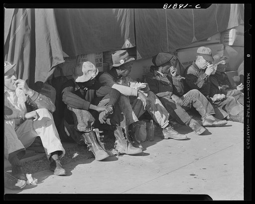 Lunchtime on emergency defense office housing construction work. Washington, D.C.