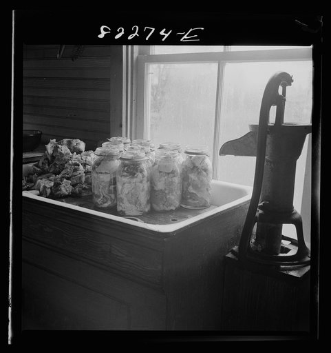 Blue Ball, Pennsylvania (vicinity). Corned beef packed in jars ready for cooking