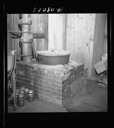 Honey Brook, Pennsylvania (vicinity). Dutch stove used for boiling down meat and bone scraps for soup jelly. Amish FSA (Farm Security Administration) client's home