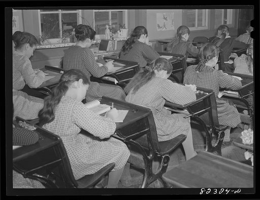 Hinkletown, Pennsylvania (vicinity). Mennonite schoolchildren in public school