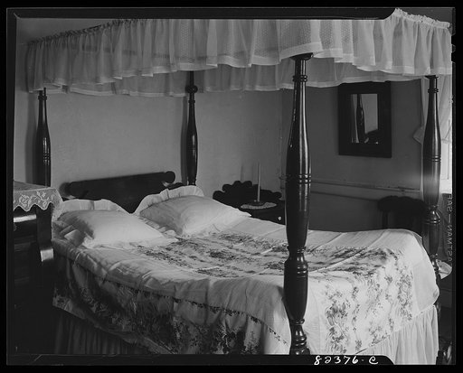 Ephrata, Pennsylvania (vicinity). Eight generations were born and died in this bed in the Fry homestead