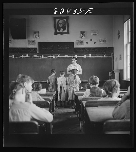 Red Run, Pennsylvania (vicinity). Public school which serves one of the strictest Mennonite communities in the country