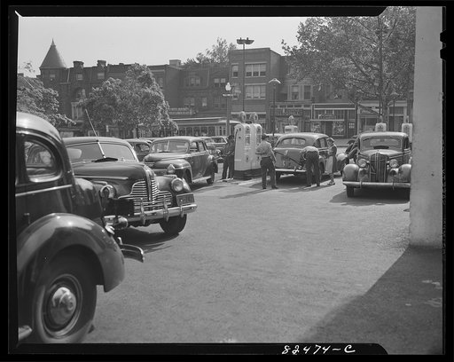 Washington D.C. Filling up with gas on the day before rationing