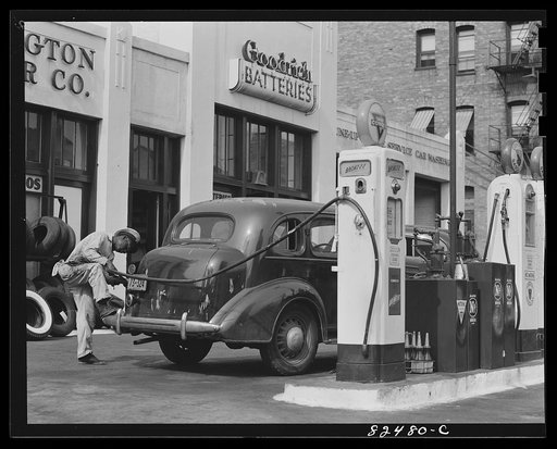 Washington D.C. Filling up with gas on the day before rationing