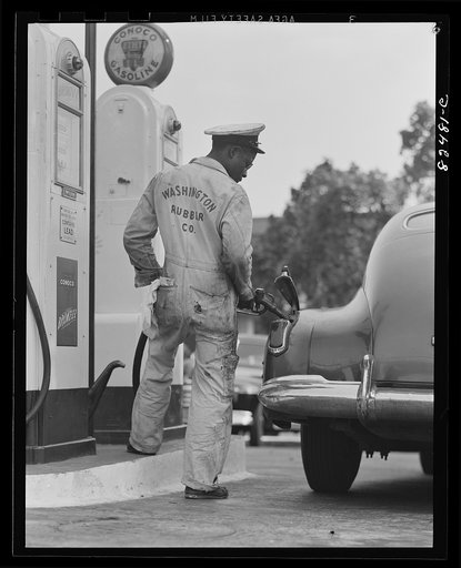 Washington D.C. Filling up with gas on the day before rationing
