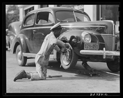 Washington D.C. Changing a tire