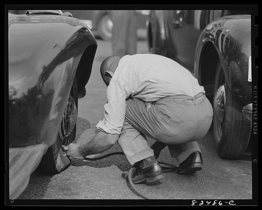 Washington D.C. Free air at a service station