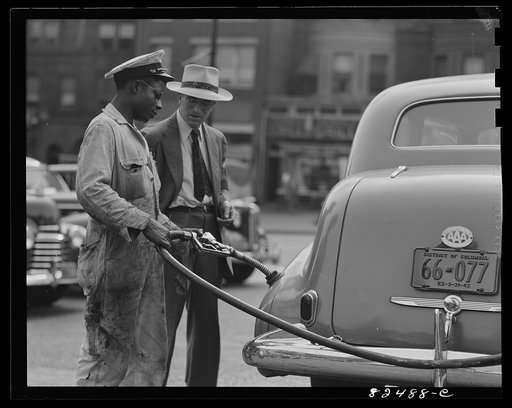 Washington D.C. Filling up with gas on the day before rationing